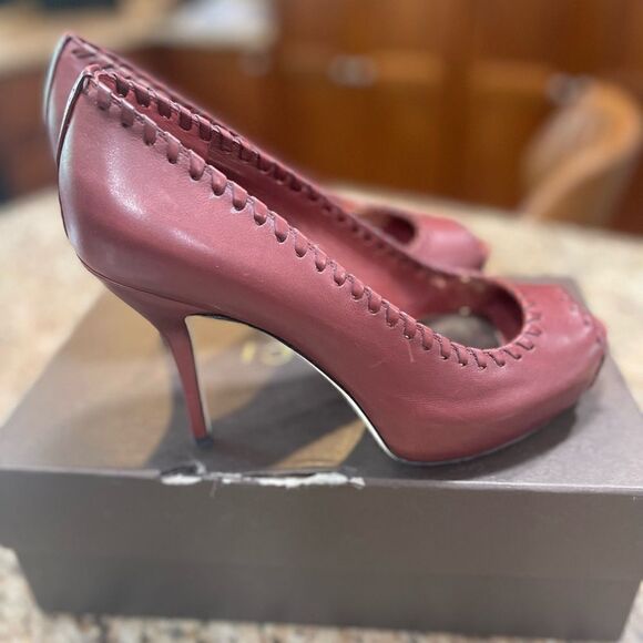 Gucci Leather Saddle Soft Red Desert Whipstitch Trim Pumps Size: 7.5. Like new. - Picture 8 of 9